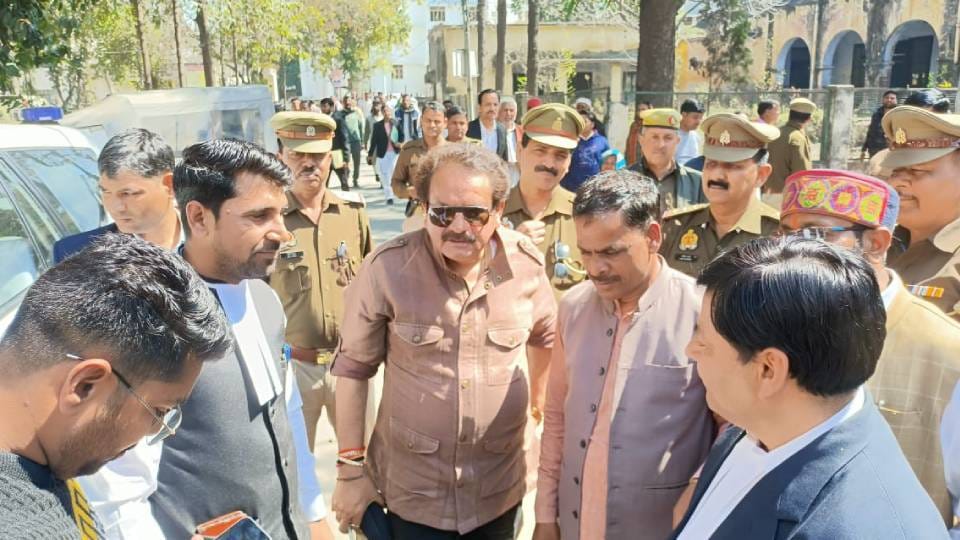 SP Singh Baghel arrived in court of District Judge Sudhir Kumar in Mainpuri hearing of murderous attack case