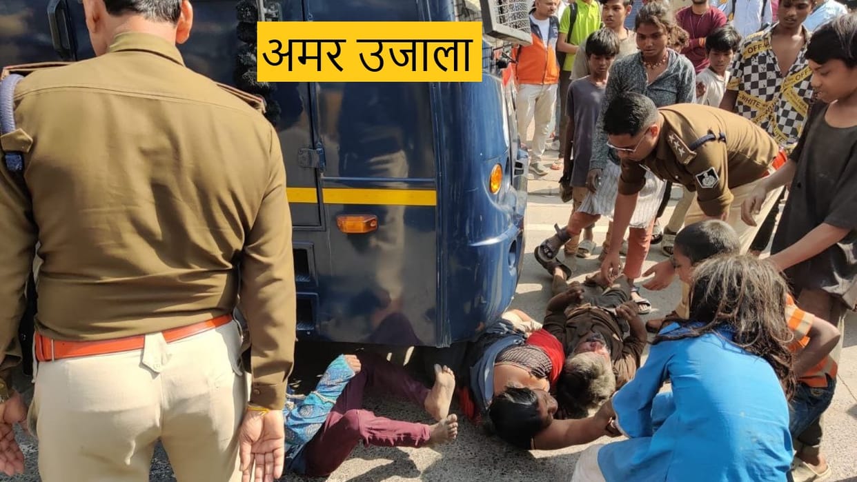 Stones pelted at the nagar nigam and police team remove encroachment