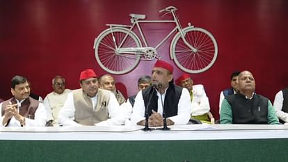 BSP leader Guddu Jamali joins Samajwadi Party in Lucknow.