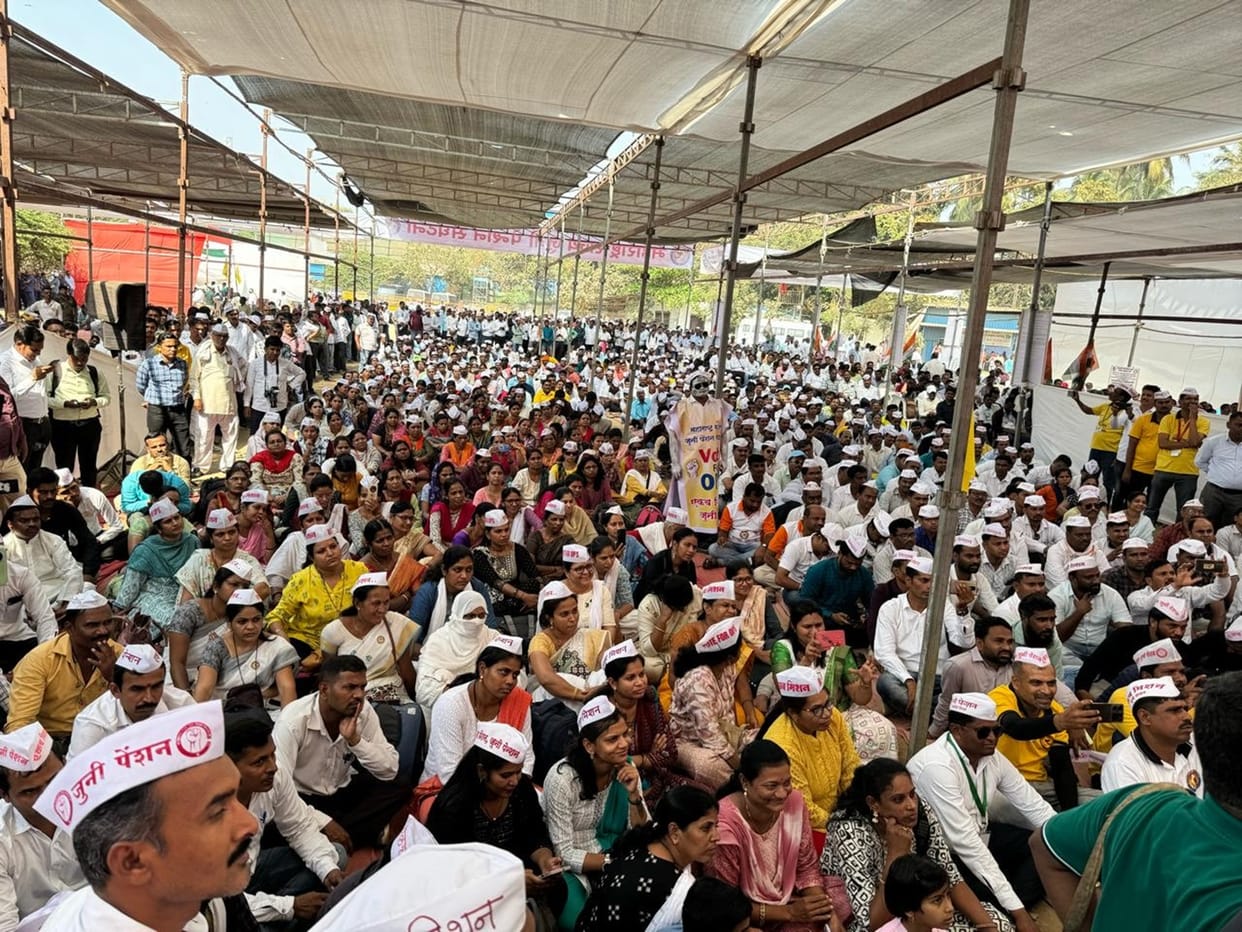 OPS: government employees gathered in Mumbai's Azad Maidan to demand old pension