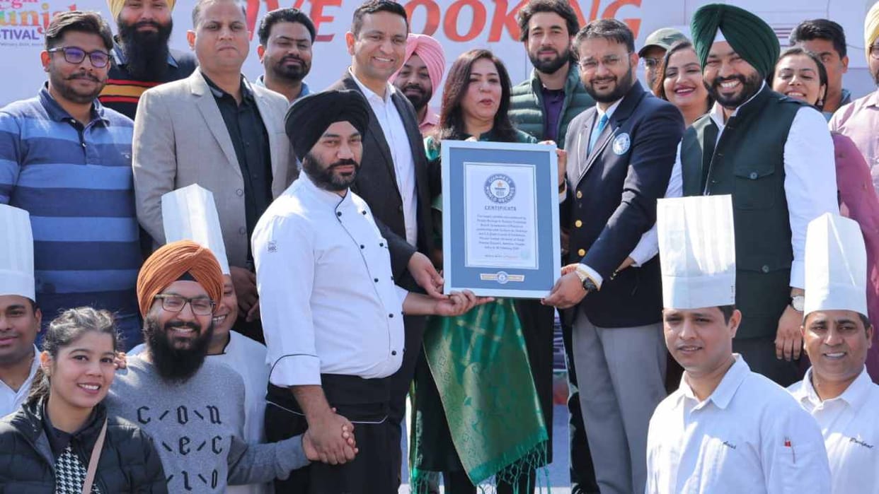 Worlds largest paratha made in Amritsar of Punjab