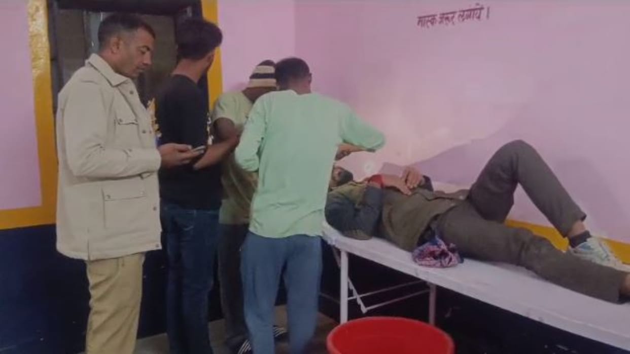 Rajasthan News: Army soldiers hit the bike of contract workers with sticks, the bike rider got head injury