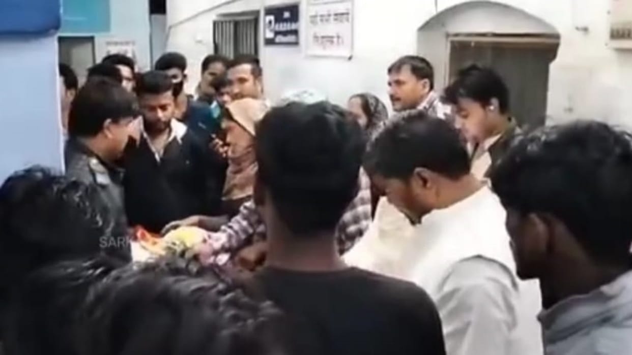 Siwan News: Criminals opened fire on property dealer over land dispute, died on spot