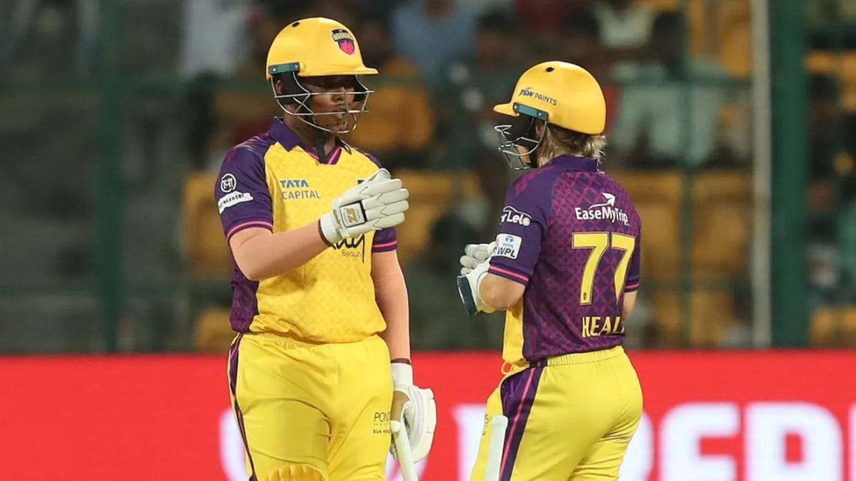 MI vs UPW WPL Live Score: Mumbai vs UP Today Women IPL Match Scorecard News in Hindi