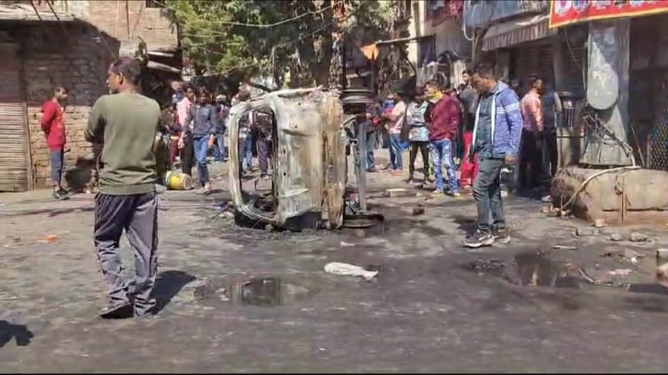 Delhi: Troubled by the bullying, the mob beat up two miscreants and burnt the car
