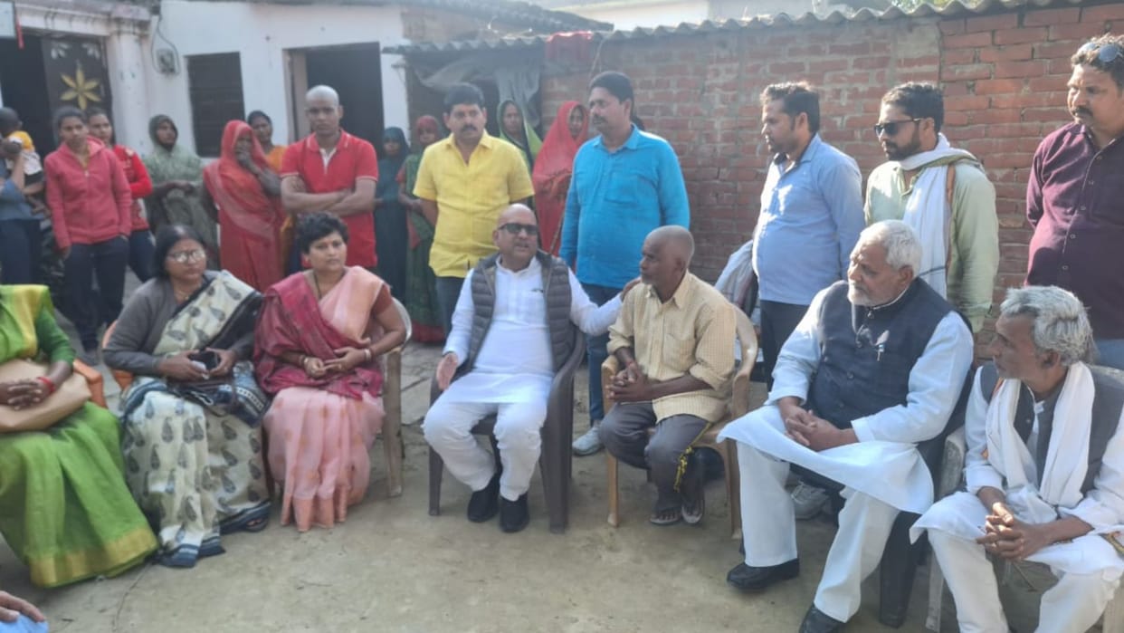 Congress and Samajwadi party leader meet family of girl murder case in varanasi