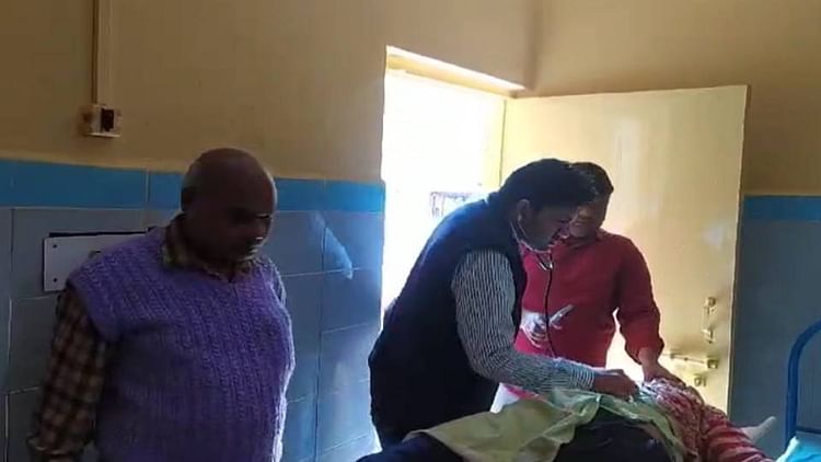 UP: बच्चे के खेलते समय चालू हो गया ट्रैक्टर, बचाने भागी मां की कुचलकर मौत... नानी की हालत नाजुक; मची चीख पुकार