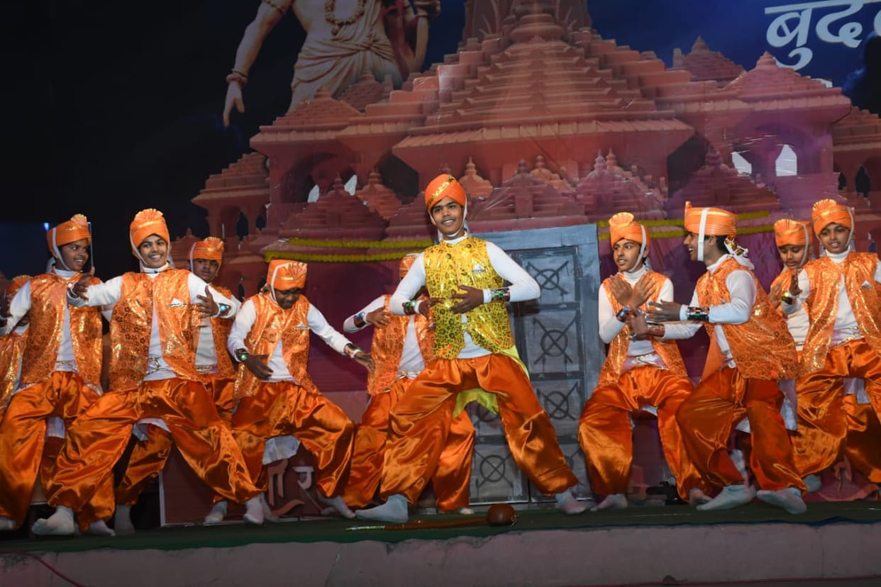 Damoh News: In Bundeli Mahotsav, artists showcased their skills and competed for Swarashree, Nrityashree