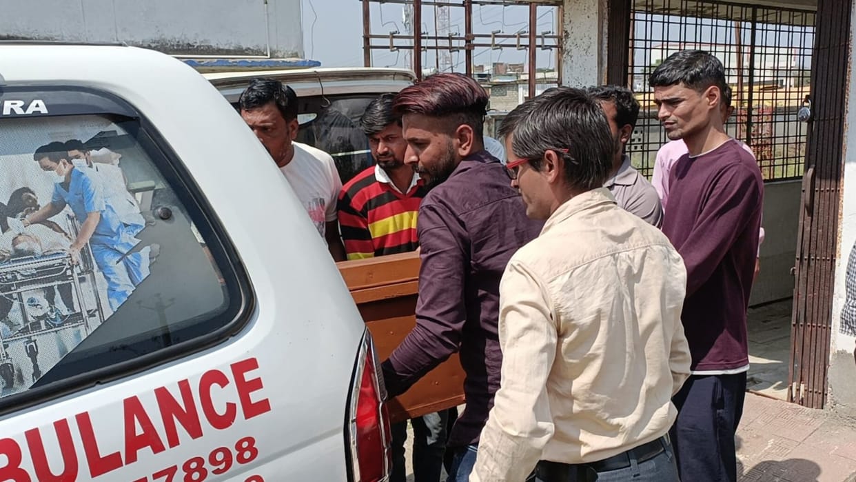 Forest worker on duty dies in road accident