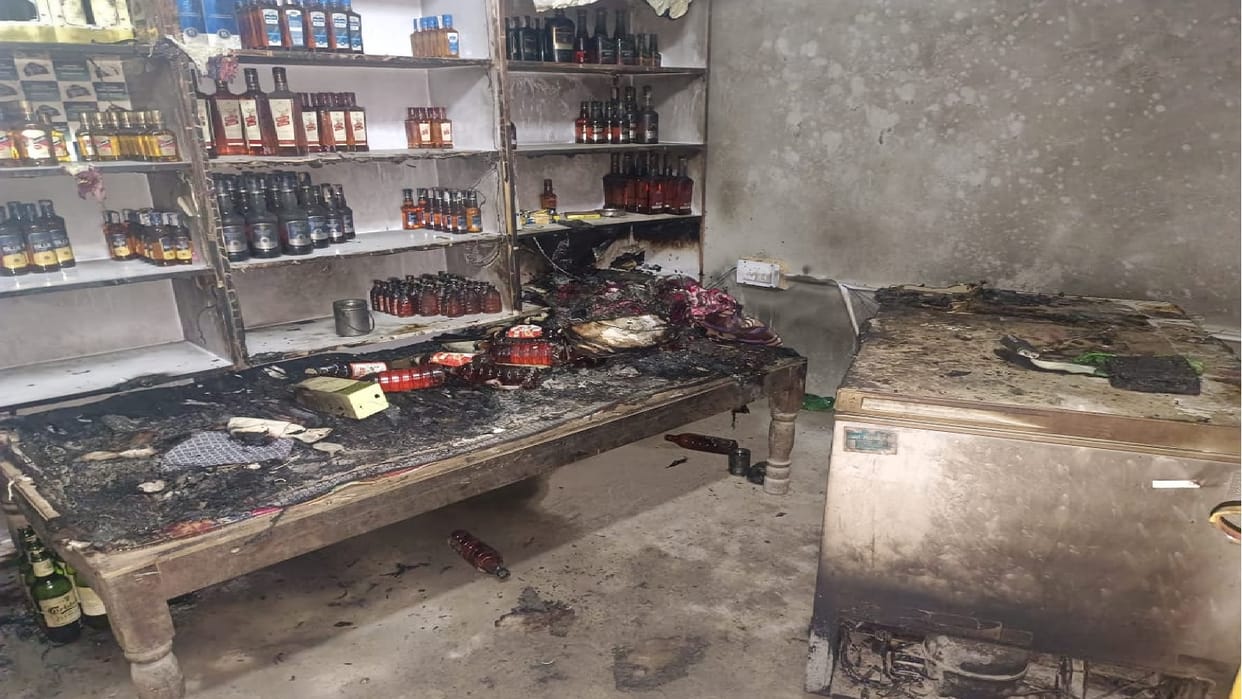 Masked youth poured petrol through window and set fire to liquor vend in Dadri