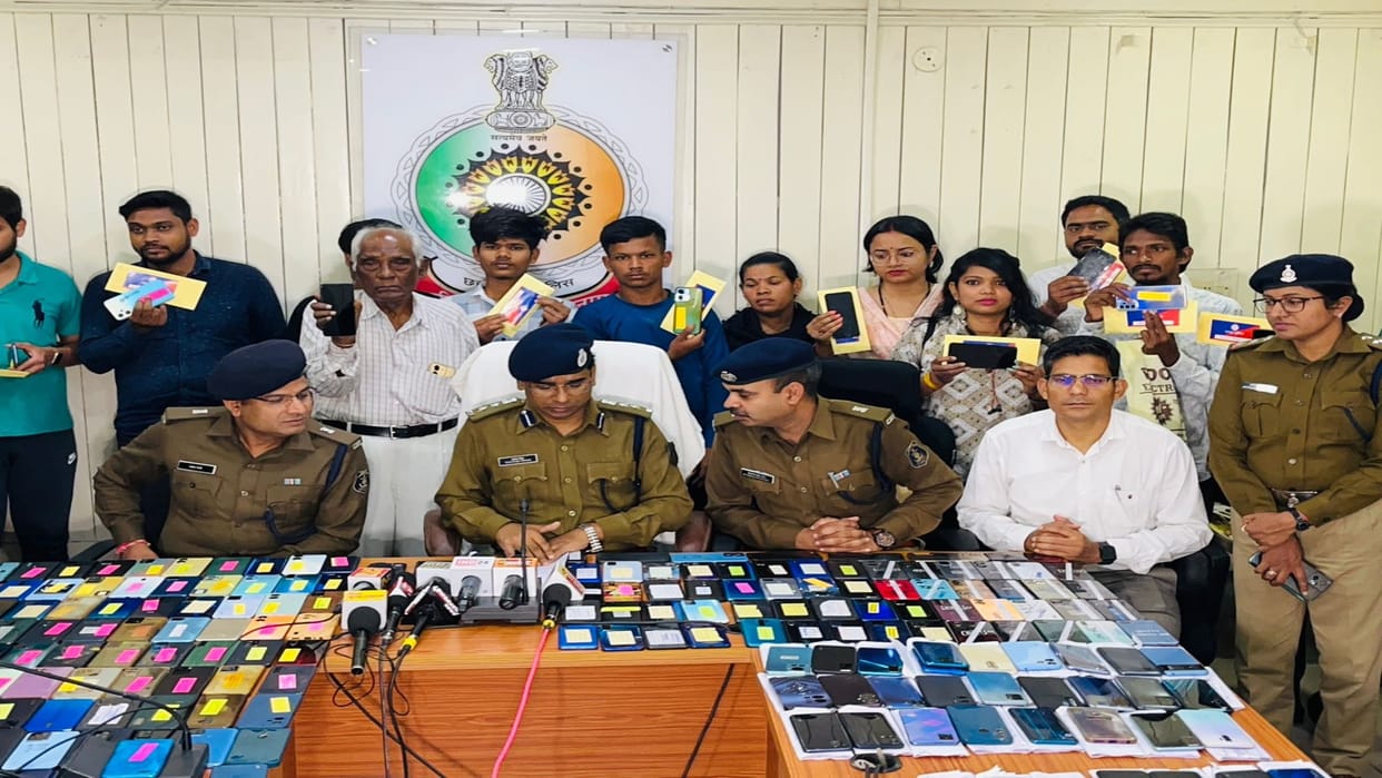 Raipur: Raipur Police seized 601 stolen and lost mobile phones worth Rs 1.25 crore