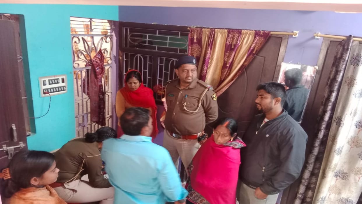 A married woman living in a rented house hanged herself