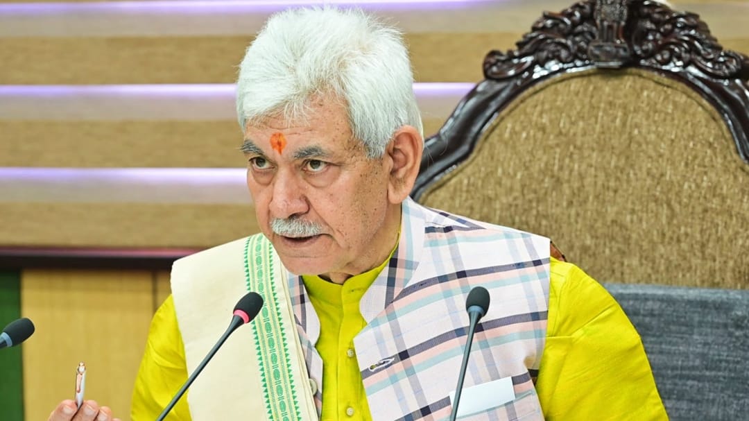 lg manoj sinha said official to Implement decisions without fear or favour