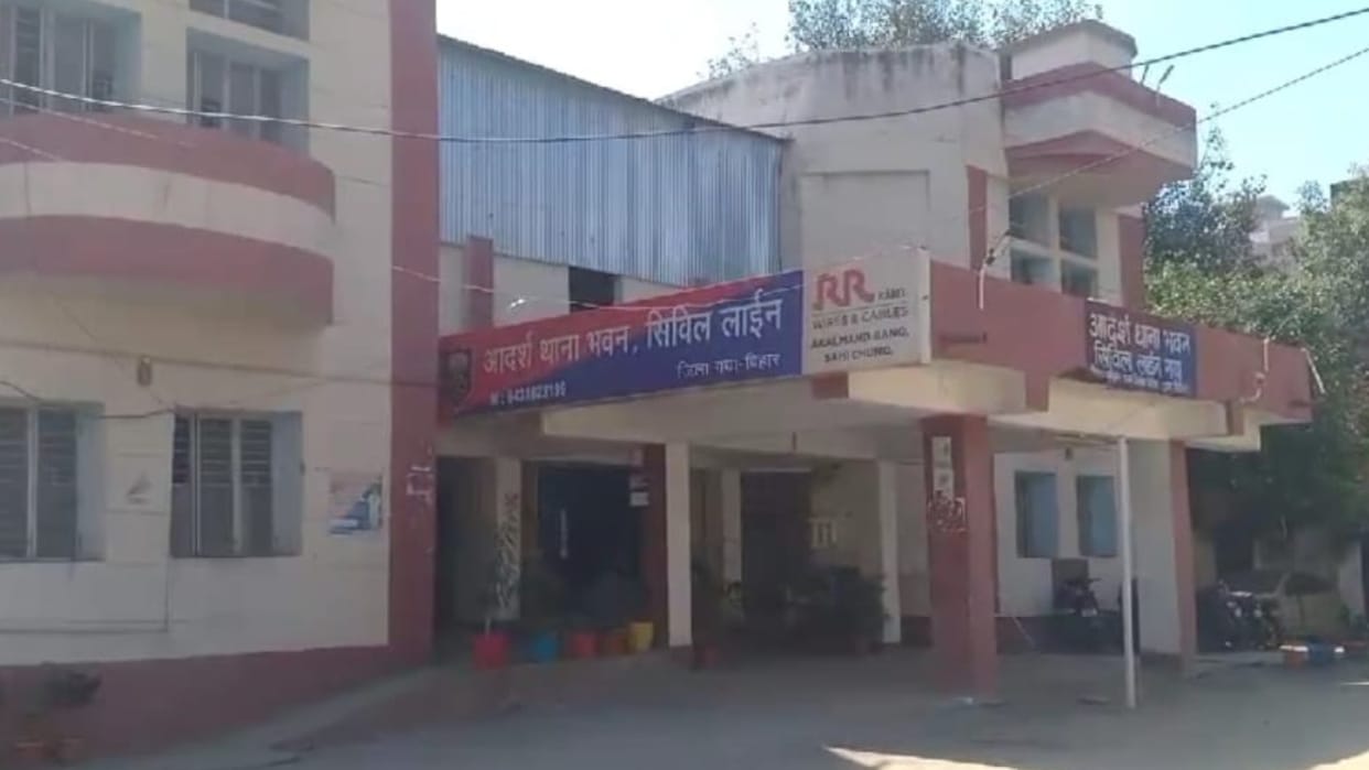 Miscreants robbed a bullion businessman who went on a morning walk.