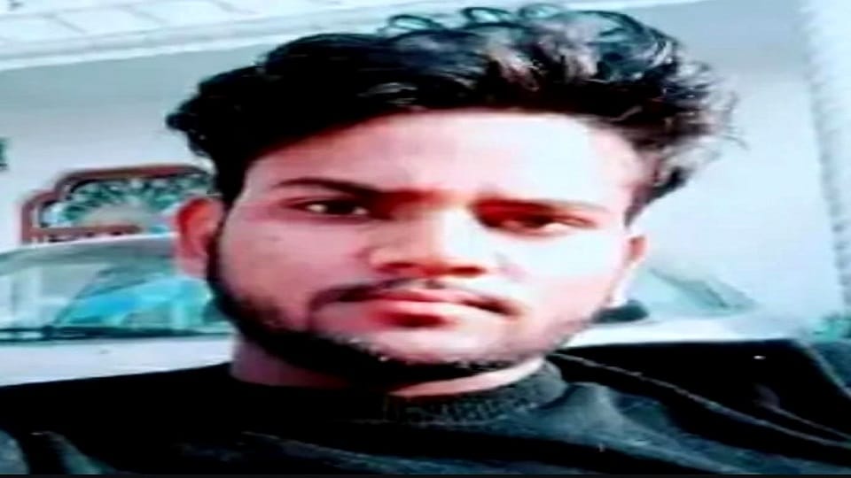 miss the exam, young man committed suicide by jumping in front of the train