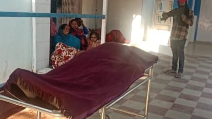 A young man going for defecation got hit by a high voltage wire that had fallen on the ground.