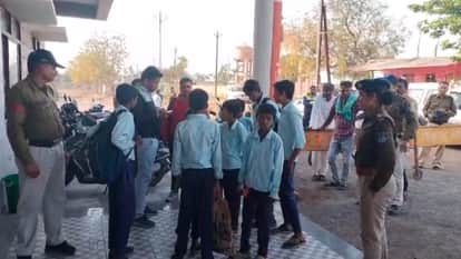 MP News Children reached police station from school and says Sir father last symbol bicycle was stolen Harda