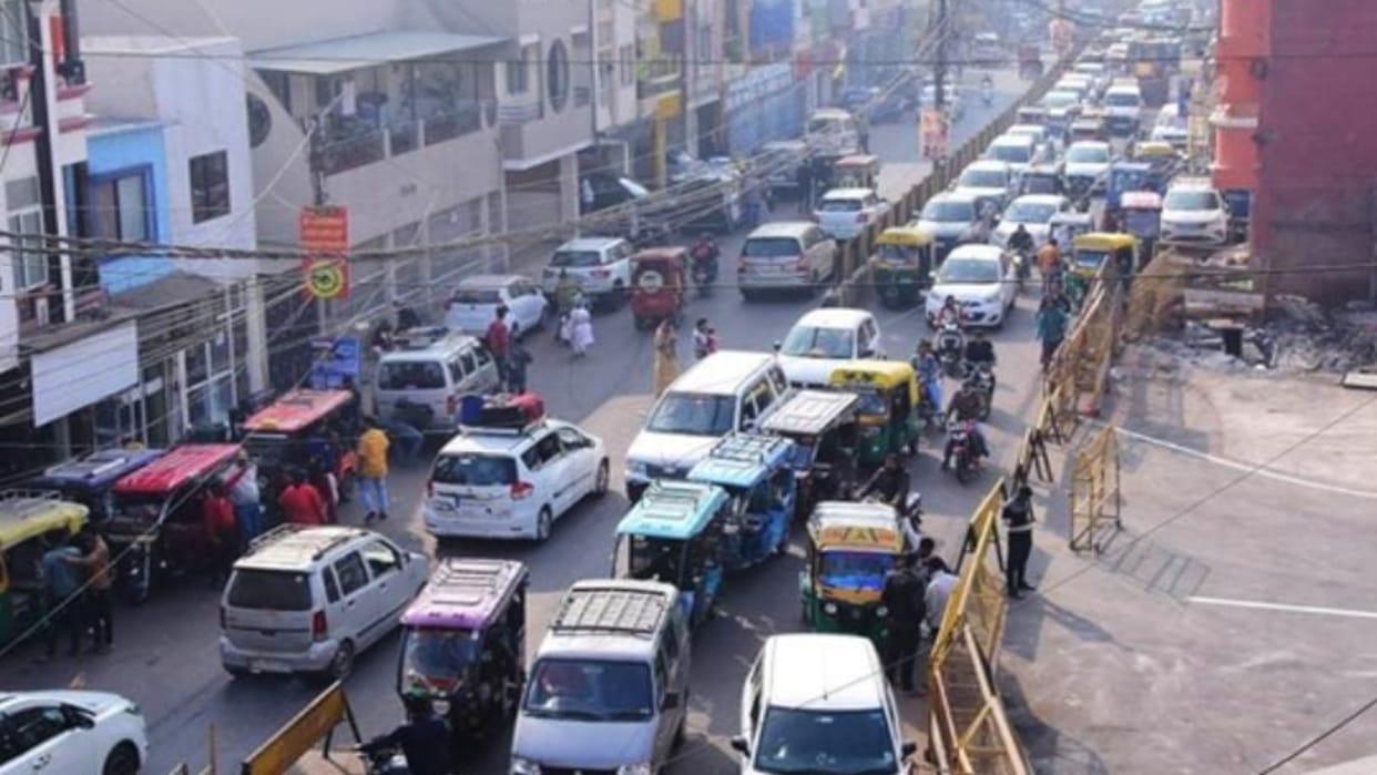 Ujjain News Way cleared for widening of Harifatak-Begambagh road stay of six houses postponed