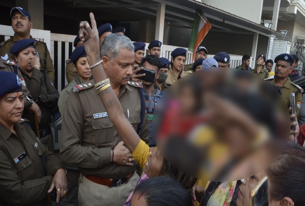 Dehradun News minor Girl Dead Body found in flat in Race Course Post Mortem Reveals Real Death Cause