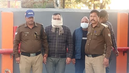 Kotdwar: पशुओं की 43 लाख की नकली दवाई के साथ फैक्टरी मालिक सहित दो गिरफ्तार, रिमांड पर ले गई तेलंगाना की टीम Kotdwar News Telangana team seized cache of fake medicines from SIDCUL factory two people arrested