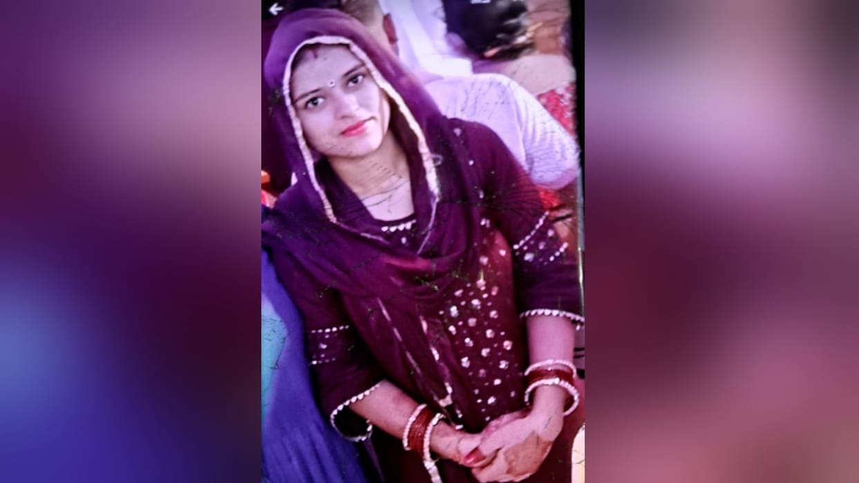 Dead body of woman found on hanging in house in Meerut