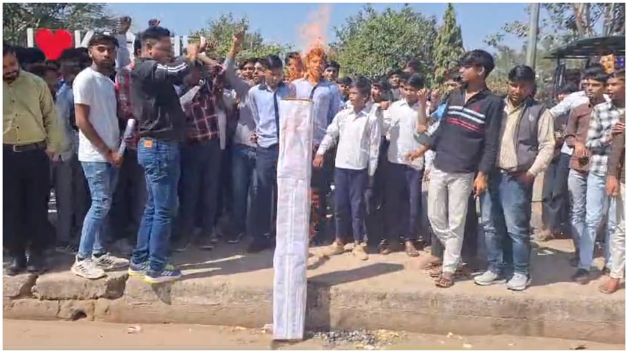 Protesting against the order of not giving session marks students demonstrated at Karaurli Collectorate