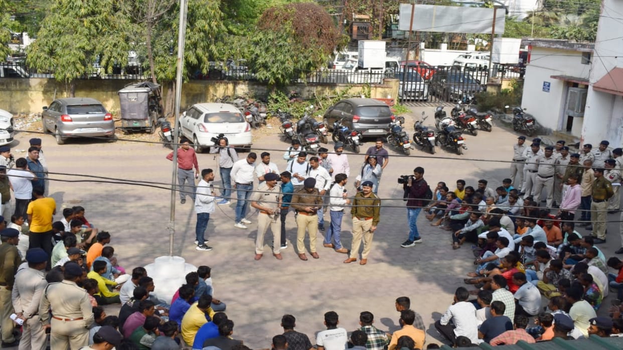 Raipur: Police in action mode before Lok Sabha elections; Campaign launched against warranties