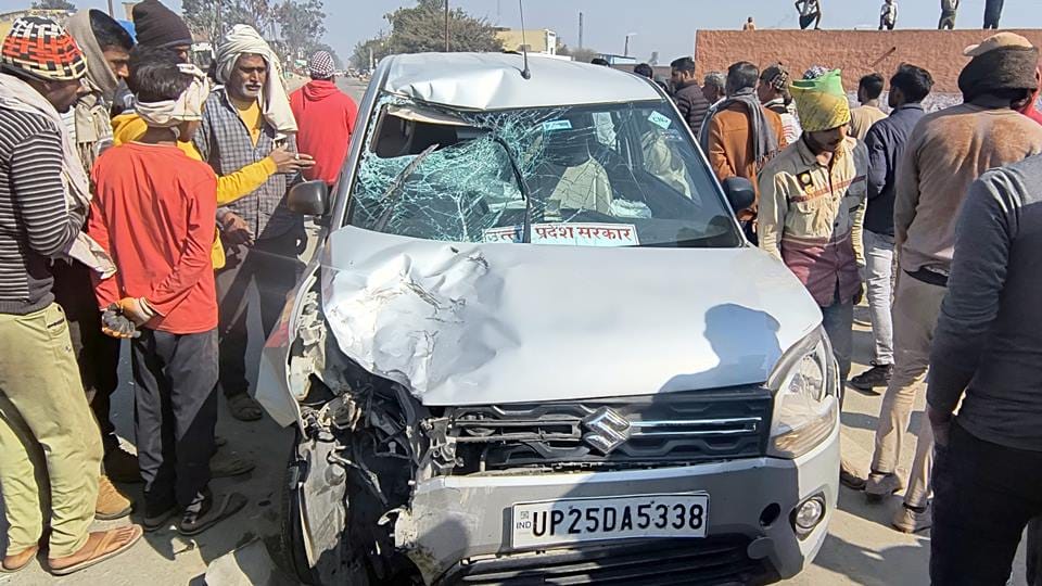 Sambhal: Truck hits car, driver going to Delhi with patient dies, jam occurs on highway