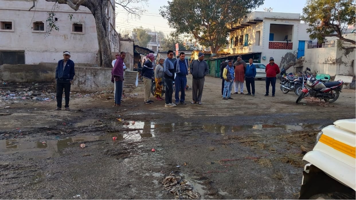 Fire breaks out in Khal cotton shop in Anaj Mandi in Narnaul