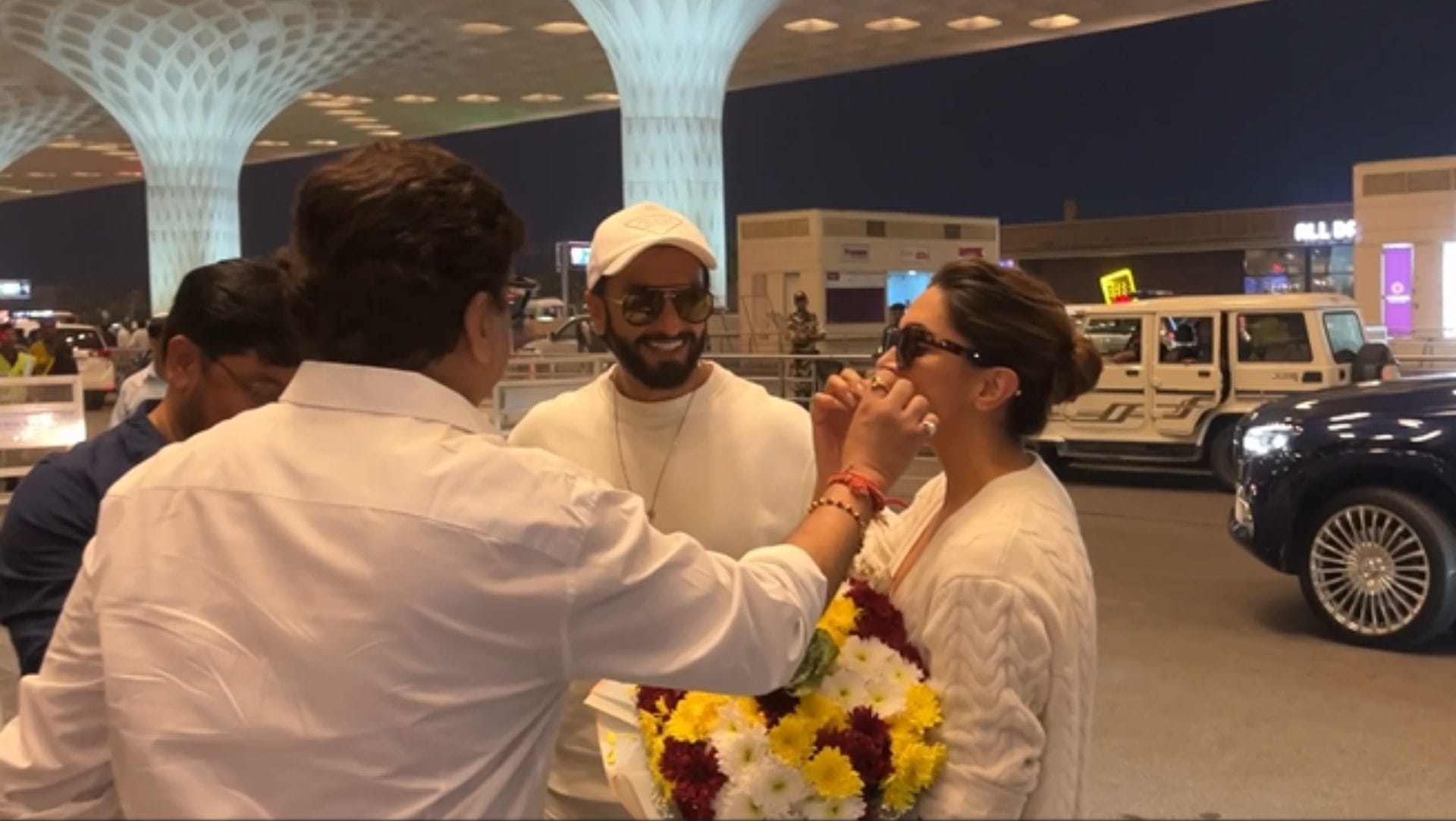 DEEPIKA PADUKONE RANVEER SINGH FLYING TO JAMNAGAR FOR PRE WEDDING FUNCTION OF ANANT AMBANI RADHIKA MERCHANT