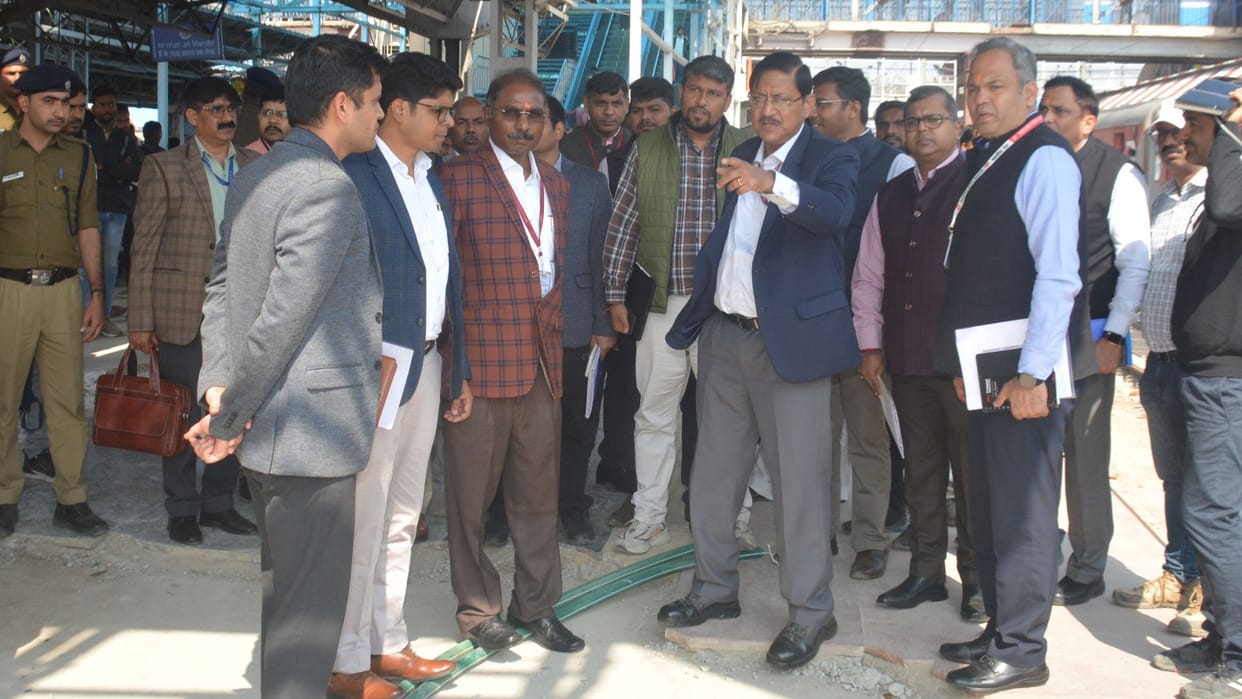 Complete work on time passengers not face any problem due construction