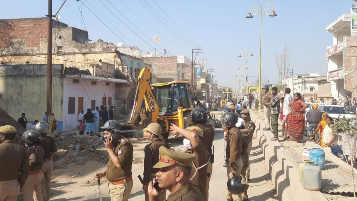 Administration varanasi reached Pandeypur-Soyepur road regarding widening