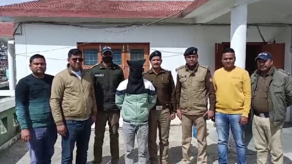 Pithoragarh News: Police arrested a criminal carrying a reward of Rs 20,000 from bihar