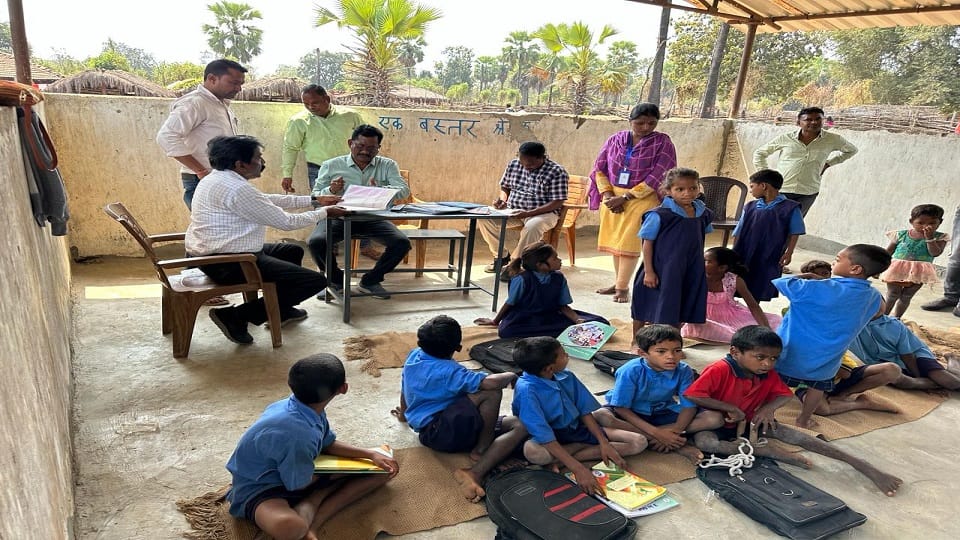 DEO reached vulnerable Sandra and Pillur for the first time to test the quality education in Bijapur