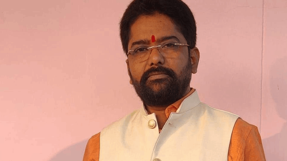 Naxalites kill BJP leader with sharp weapon before elections in Bijapur