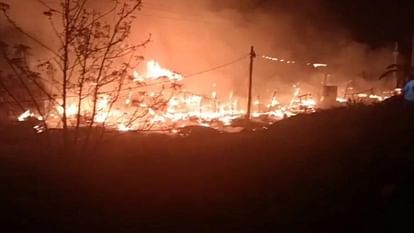 Bihar News: Dozens of houses caught fire in Sitamarhi, about six cattle also got burnt