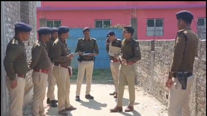 Bihar News : छह बम मिलने से हड़कंप, तेज धमाके के बाद जांच करने गई थी पुलिस; कमरे में बोरा देख रह गई दंग Bihar News: Six bombs recovered in Darbhanga; Police had gone to investigate after the massive explosion