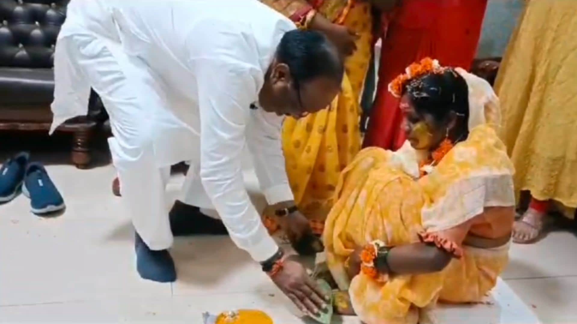 Betul's only porter Durga got married at station where she picked up luggage, MPs arrived to apply turmeric