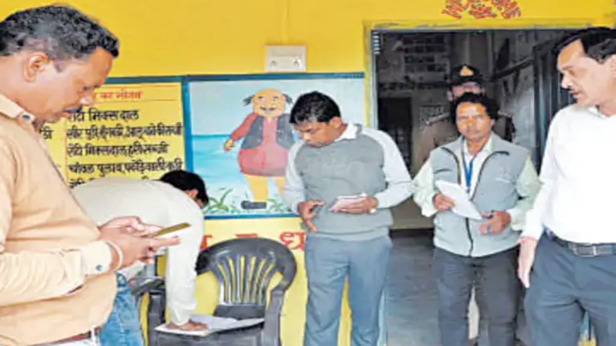 Chhindwara Collector angry over poor construction instructions given to break roof in Batka Khapa of Harrai