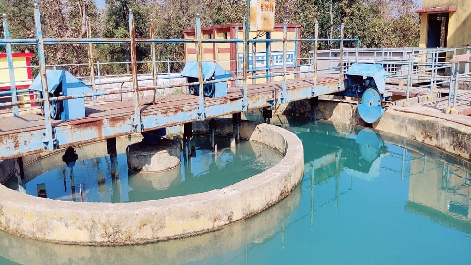'फ्लोराइड युक्त पानी पीने को मजबूर ग्रामीण'