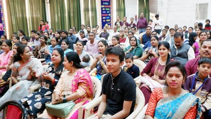 Gangagurukulam Play School: Children enthralled everyone with their retreat dance in the annual function.