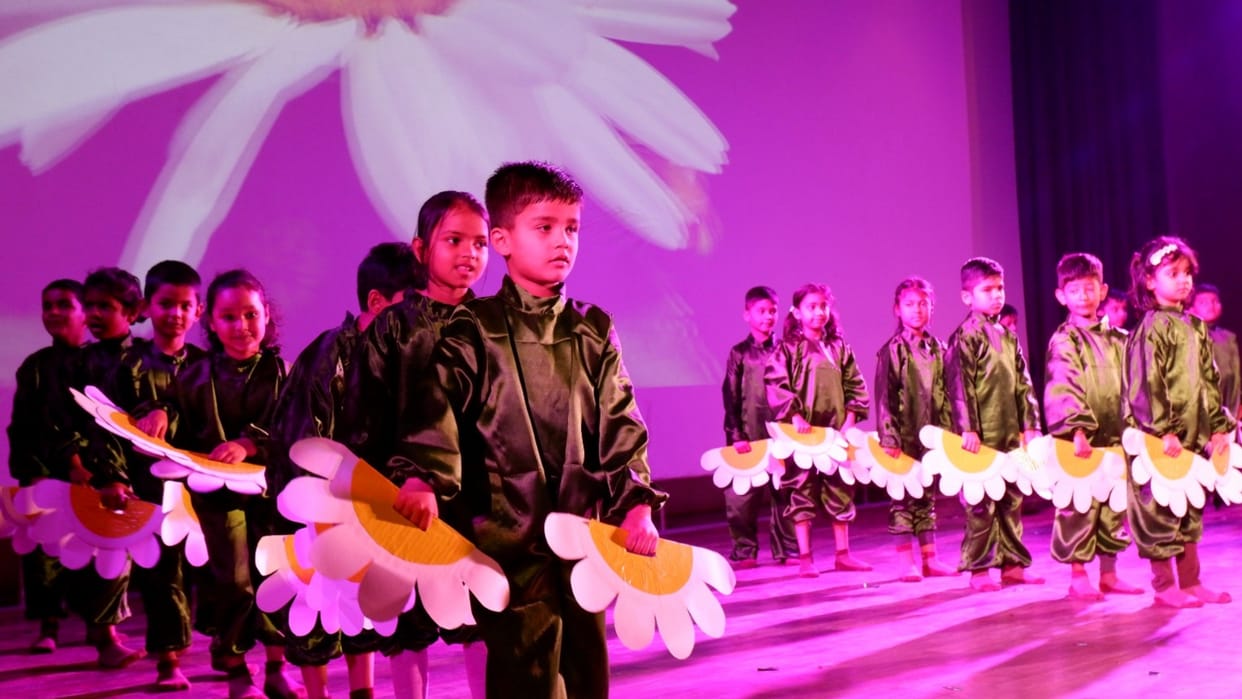 Gangagurukulam Play School: Children enthralled everyone with their retreat dance in the annual function.