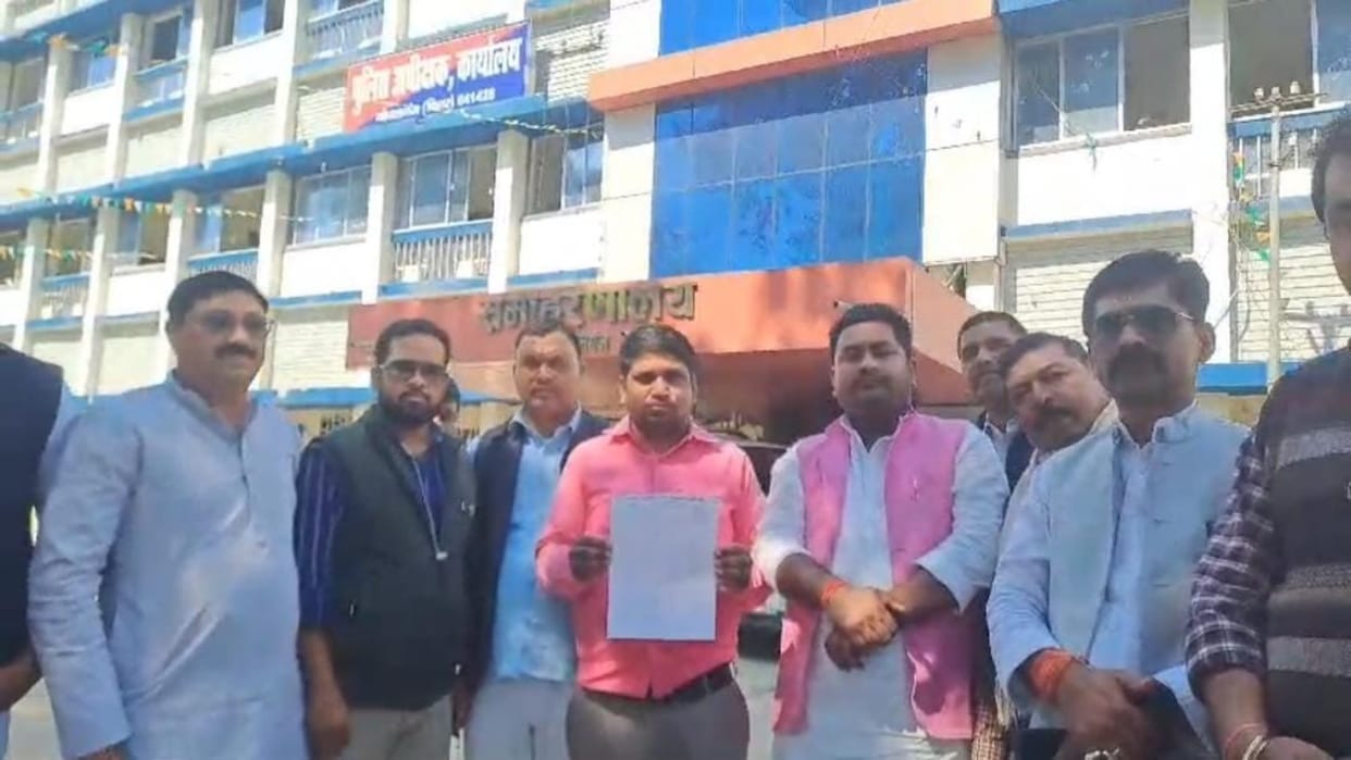 Gopalganj News: Police accused of beating Mukhiya; Mukhiya Sangh met SP and demanded action
