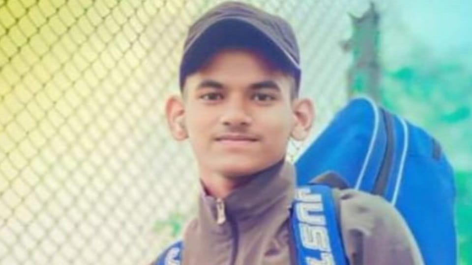 Bikes collided, high school student dies, two injured