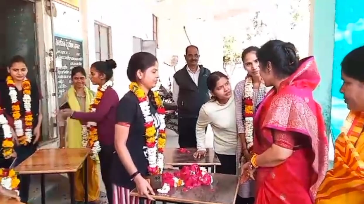 Krishna Gaur Visit to Gwalior Did surprise inspection of hostels expressed displeasure after finding chaos
