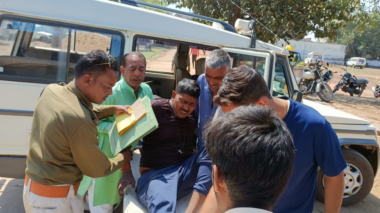 Road Accident Two trucks collided on Jabera bypass of Damoh one injured referred to Jabalpur