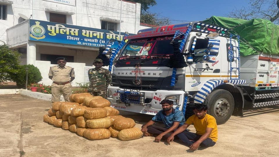 पुलिस की गिरफ्त में आरोपी