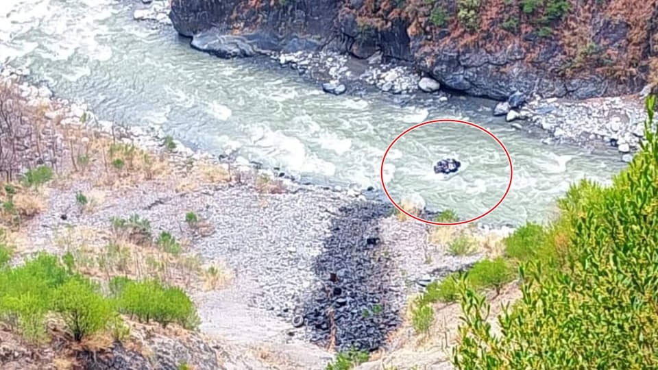 ramban accident: Driver Dies After Oil Tanker Falls In Deep Gorge In Ramban on jammu srinagar highway