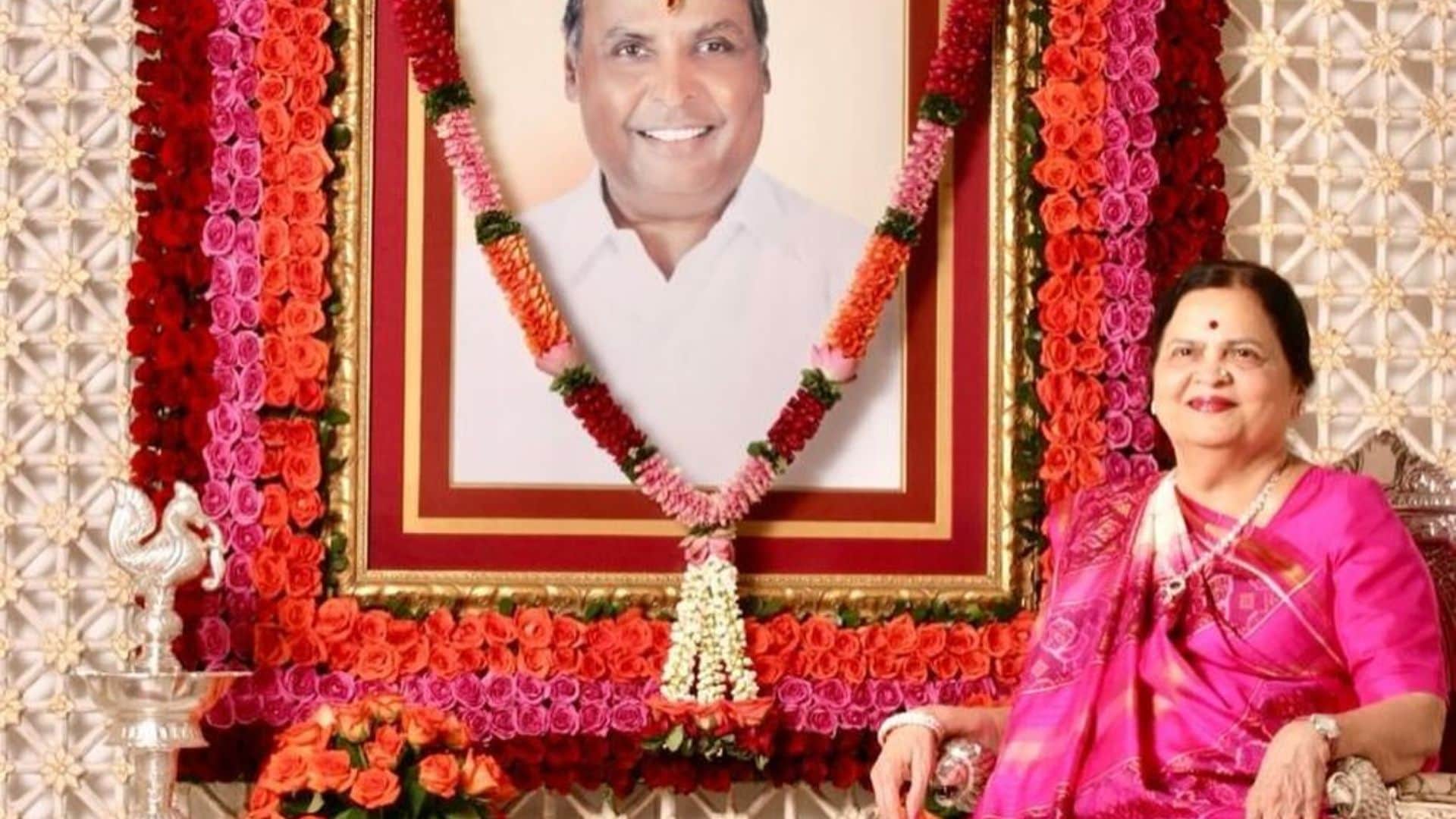 Anant Radhika Wedding royal look of nita ambani Isha Ambani Shloka Ambani