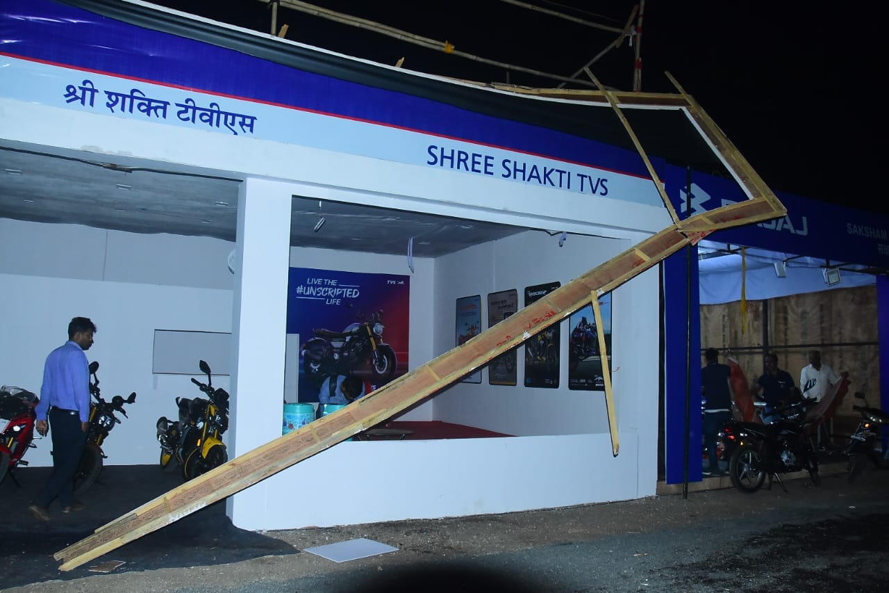 Ujjain: Storm devastates the Vikram Trade Fair of Vikramotsav, sheets of some shops were blown away